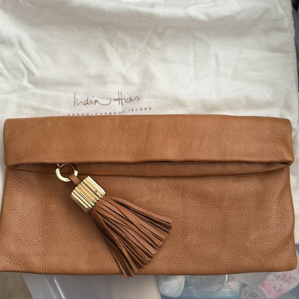 ✨India Hicks Carmen Clutch with Tassel Dust bag included Tan - Picture 1 of 10